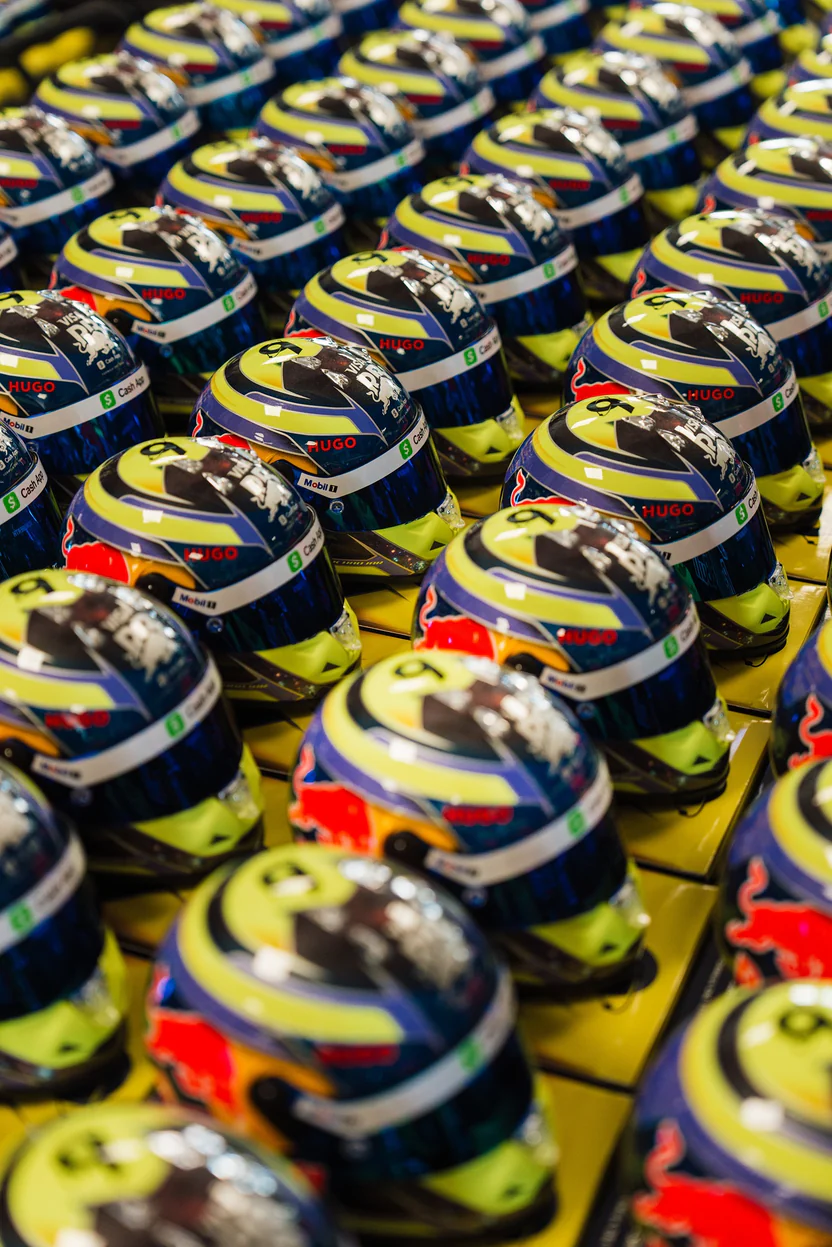 Mini Helmet First Edition Signed – 1:4 scale - Image 4