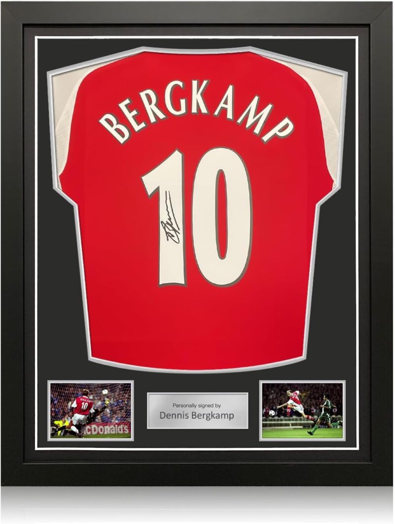 Maillot d'Arsenal signé par Dennis Bergkamp. Encadré.