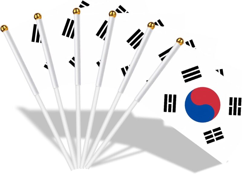 AhfuLife Petit Drapeau Corée du Sud - 15Pcs Mini Drapeaux Coréen avec Poteau Solide Blanc de 30cm pour Décoration Jardin Bar, Coupe du Monde, Célébration Fête Nationale