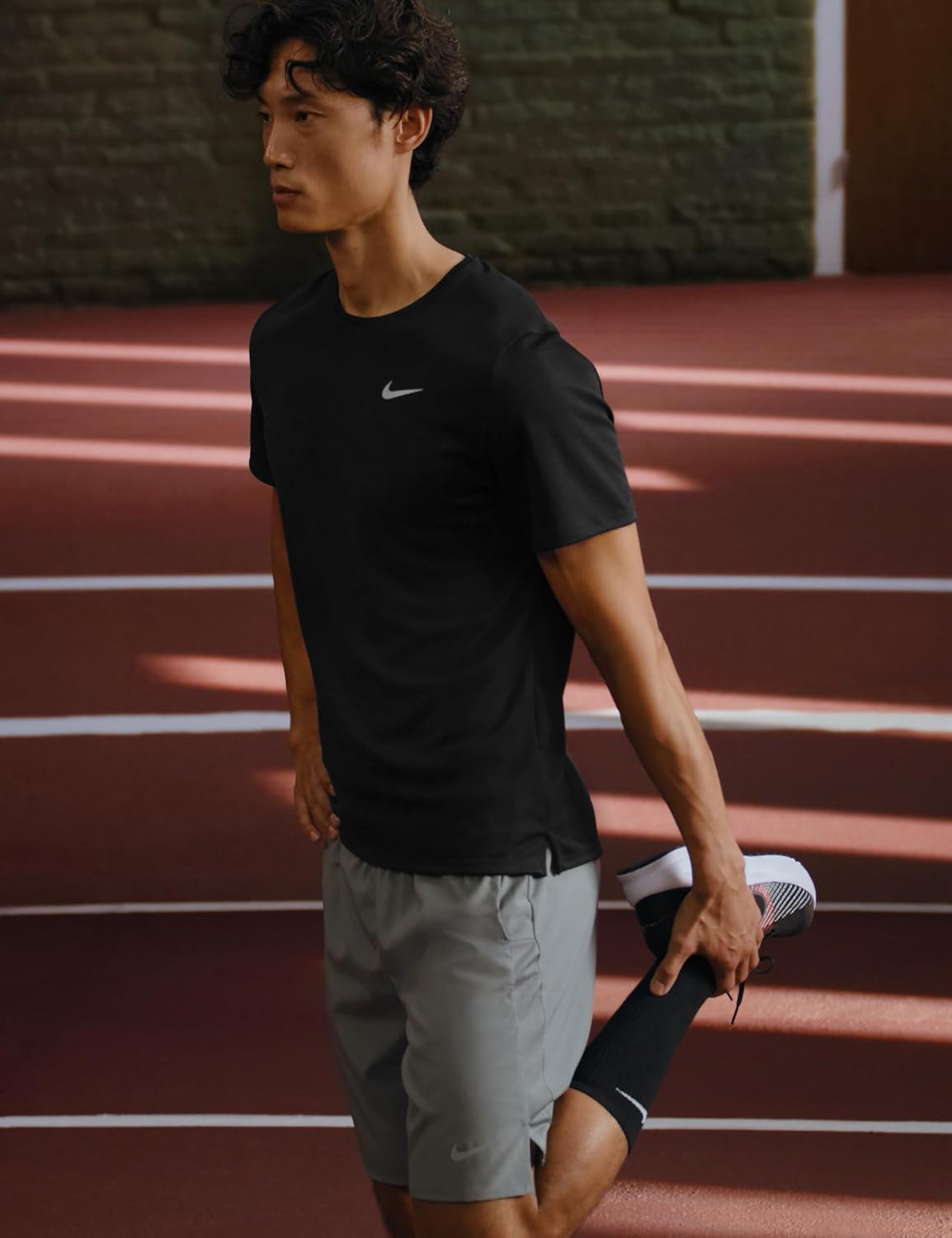 Nike Miler Dri-fit UV Kurzarm-laufoberteil Für Herren Haut de Course à Manches Courtes Homme - Image 2