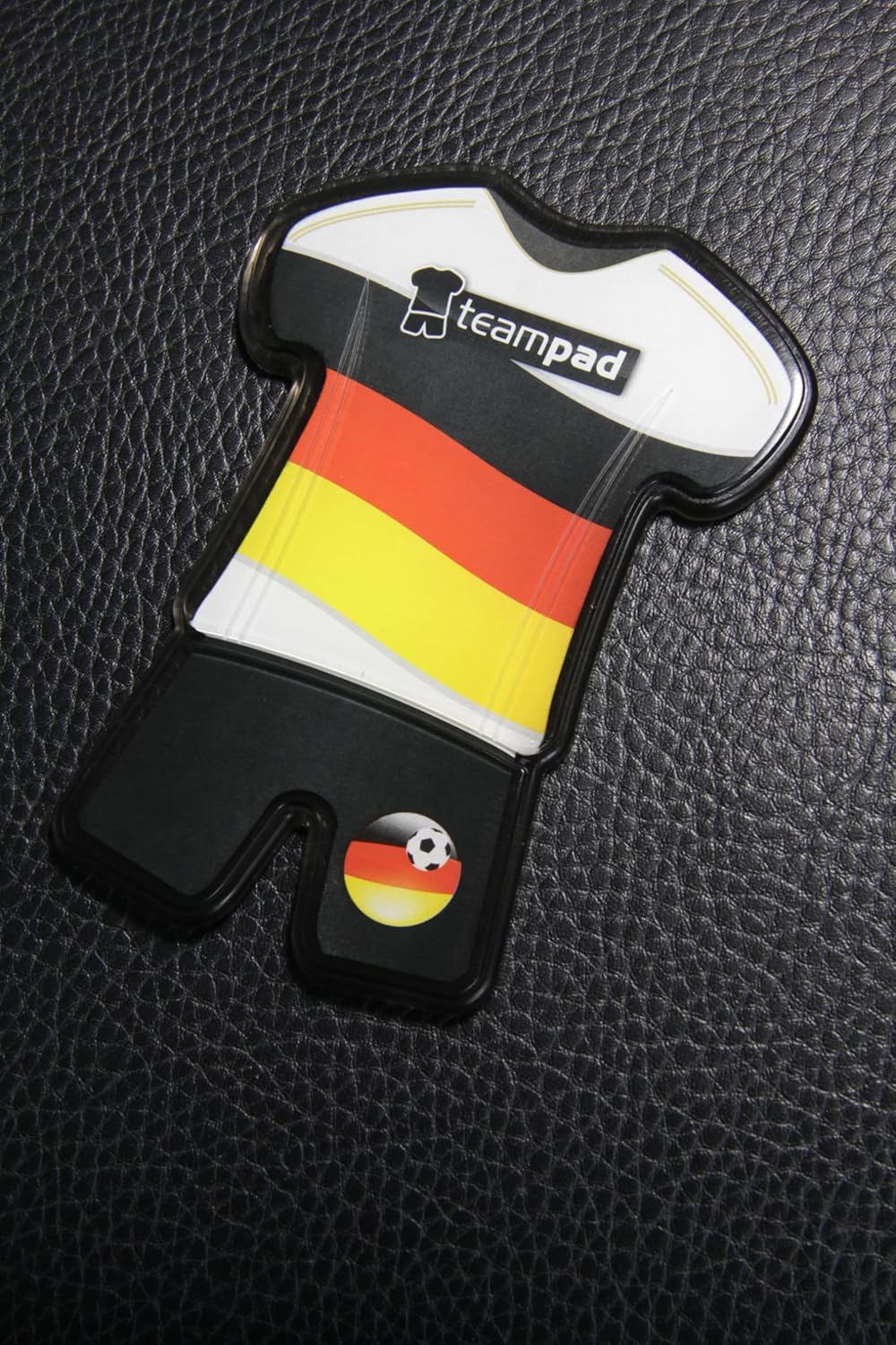 Pad antidérapant en Design Maillot de la République Tchèque - Support Voiture pour téléphones Portables & GPS en Style Maillot, Football EM 2024, Article de Fan pour la fièvre du Football - Image 2