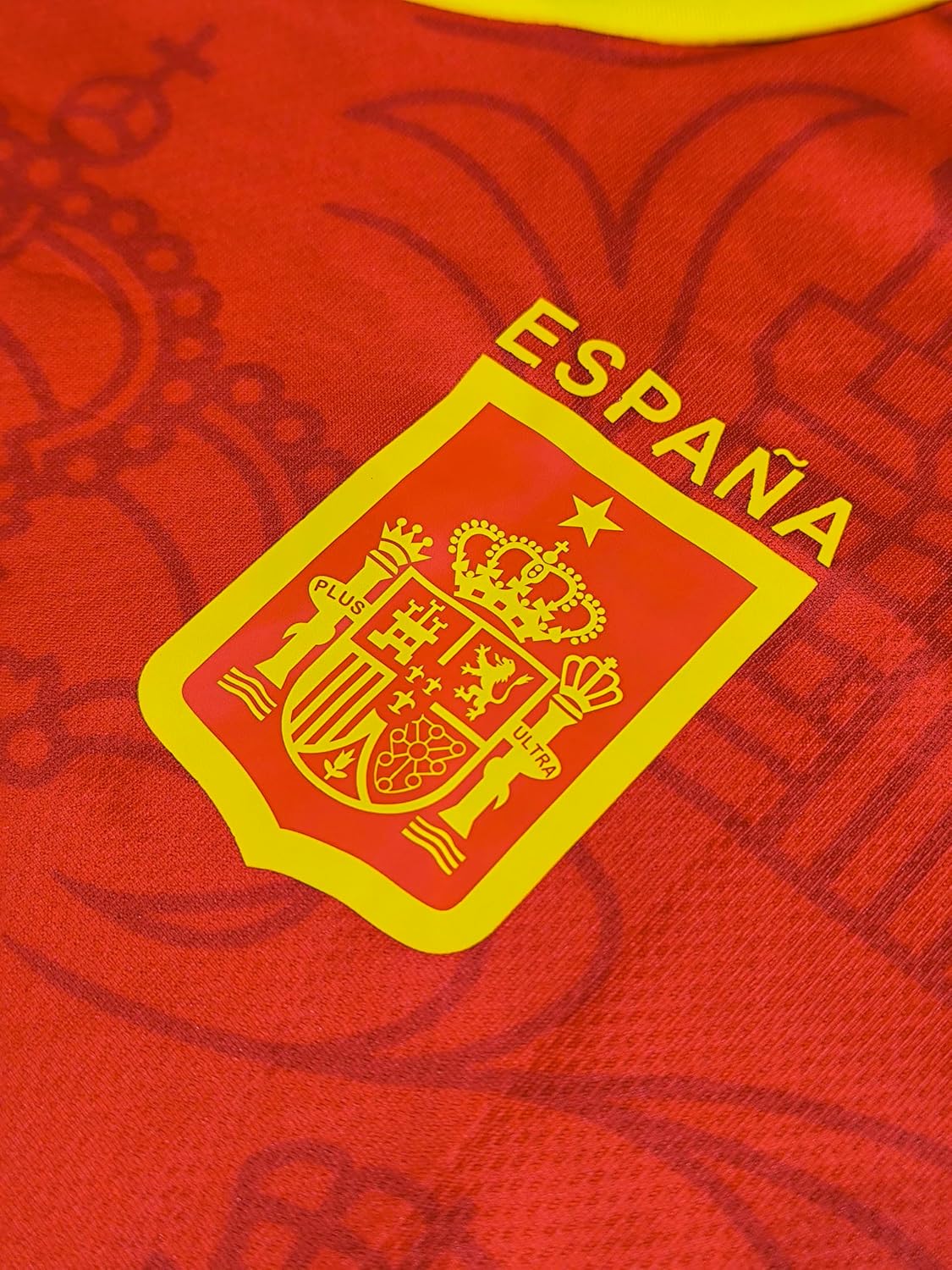 T-shirt de football d'Espagne avec dos 10 - T-shirt de sport rouge avec blason gravé, col jaune et détails sur le dos, cadeau unisexe pour homme et femme (Espagne, L) - Image 3