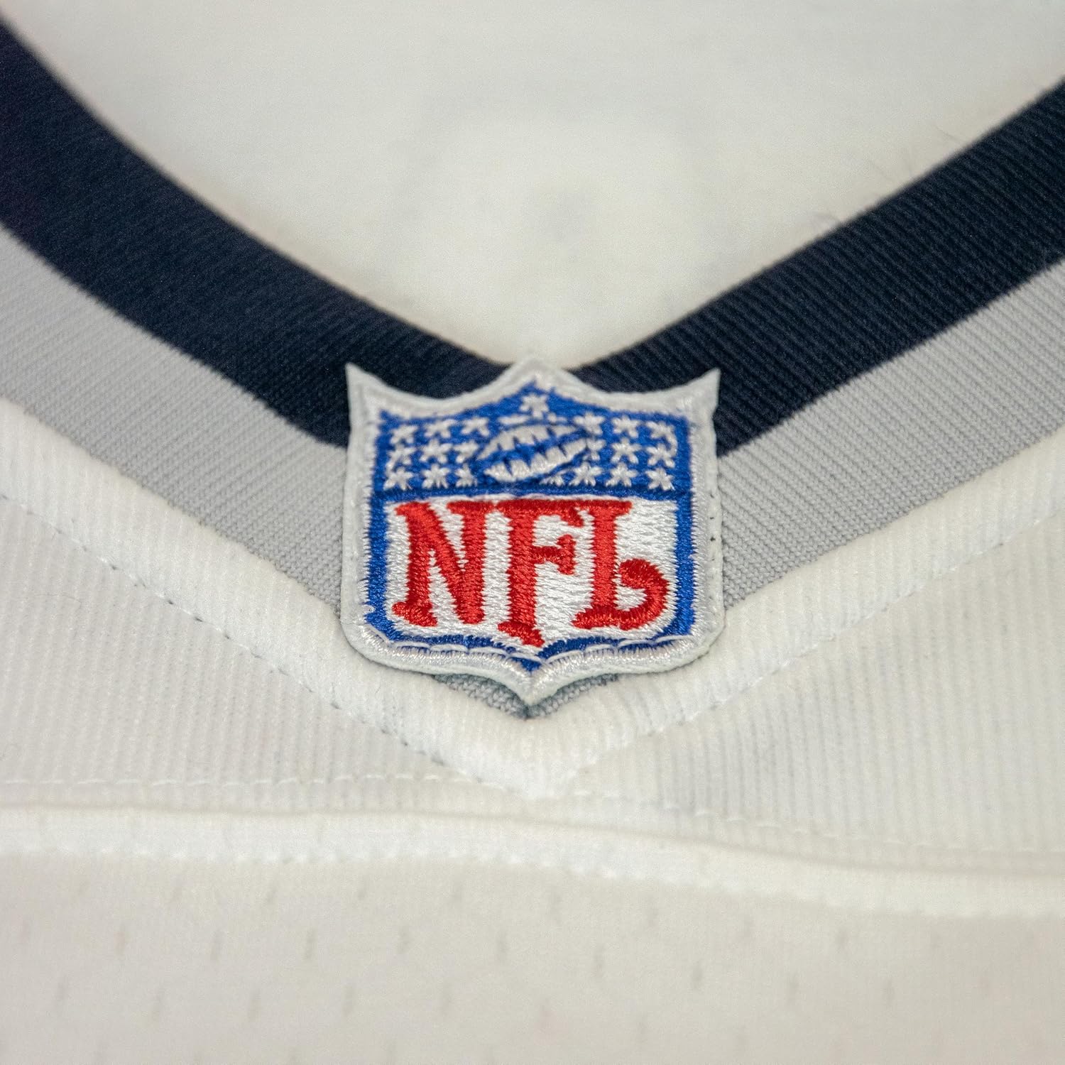 Mitchell & Ness NFL Throwbacks Legacy Jersey - New England Patriots - Tom Brady 2000 - Image 3